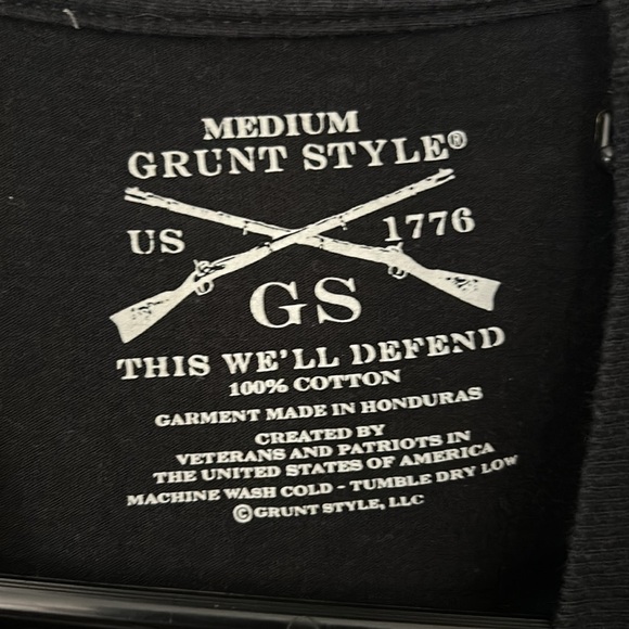 GRUNT STYLE size medium Black Graphic T-Shirt with Red Accents - Picture 8 of 10